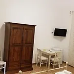 לינה וארוחת בוקר Da Mino גרוטליה